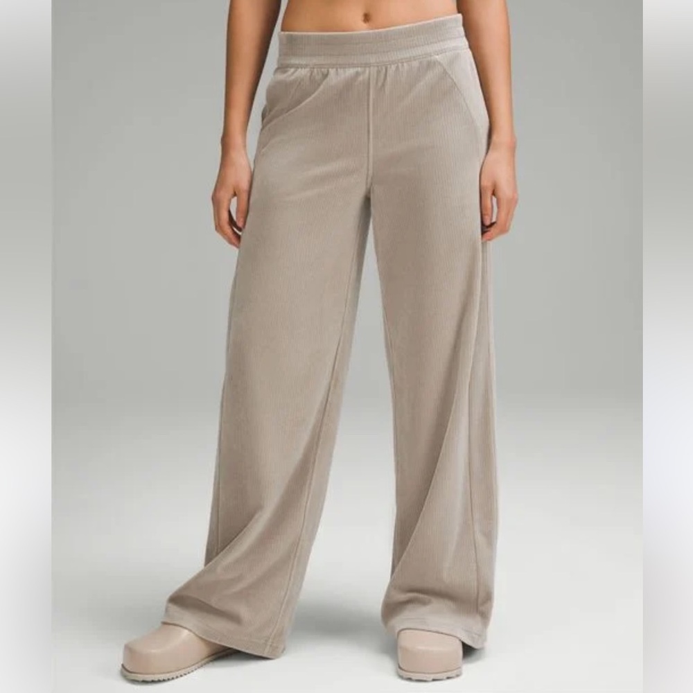Lululemon Scuba Mid Rise Wide Leg Pants Velvet Corduroy Sz 2